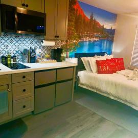Near Airport, Hospital, MidTown, 58 TV - Apt 150, hotel in Reno