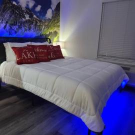 Near Airport, Hospital, Midtown, 58 TV - Apt 255, hotel in Reno