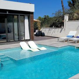 Stylish Modern Villa on the Outskirts of Sitges, Hotel in Olivella