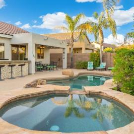 Modern 4-BR Home Heated Pool Jacuzzi Grill