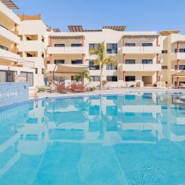 Oceanview condo w Resort amenities Steps to Beach, hotel in El Sargento