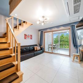 Samcheok The Ggeullim Pension, hotel em Samcheok
