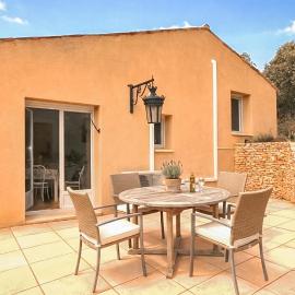 Maison Avec Piscine, hotel din Saint-Saturnin-d'Apt