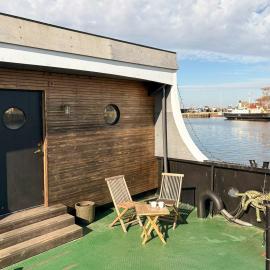 Converted Island Ferry With Sea Access In Stege, hotel u gradu 'Stege'