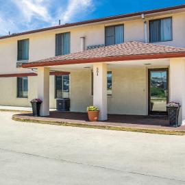 Econo Lodge Lansing - Leavenworth, viešbutis mieste Lansing