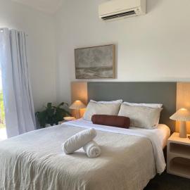 Corrigans Beach Escape Studio، فندق في Batehaven