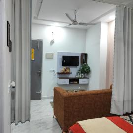 Leisure stays Ufairia Mall -Near Ek murti Chowk