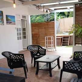 Maison paisible avec grande terrasse et spa, hotel in Le Vauclin