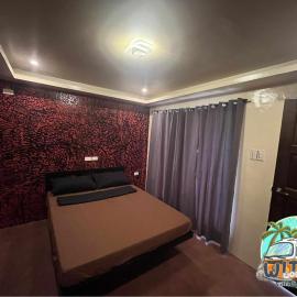 Witty Woods Guesthouse, hotel v destinaci Camalig