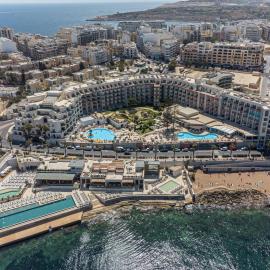 DoubleTree by Hilton Malta、セント・ポールズ・ベイのホテル