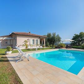Villa Quiete by Whale Homes