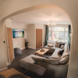 The BEST house in Bury، فندق في بيوري