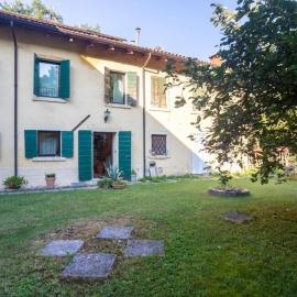 From the city to nature - Travel Proud certified - Mezzane di sotto VR pet-friendly