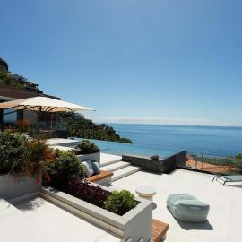 Villa Anjos - Luxury Villa with Infinity Pool & Ocean View, hotel in Canhas