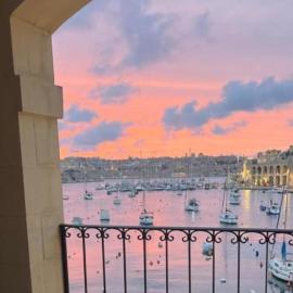 Front Row Malta - Grand Harbour Home with Iconic Valletta Views