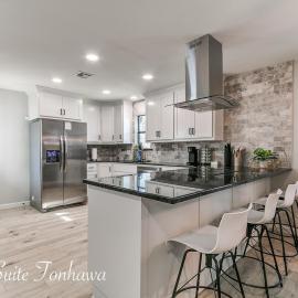 Luxury Downtown Suite - Near OU & Main St-Stylish, hotel u gradu Norman