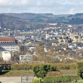 Ferienwohnungen Petrisberg、トリーアのホテル