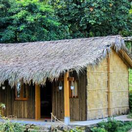 The #Happylife Experience Deluxe Bungalow!, hotel di Sa Pả