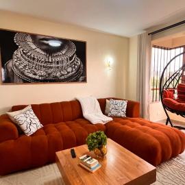 Midtown LakeView 2BR House with Heated pool, Netflix, 24Hr security & reception -Shawmut Nakuru