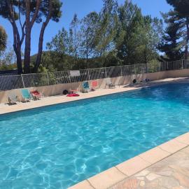 Mobil T4 Climatisé avec piscine Camping 4 étoiles, hotel in La Londe-les-Maures