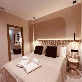 SOL13 1, 1 Luxe Bedroom, Casco Antiguo & Wi-Fi, AC, hotel in Ciudad-Rodrigo