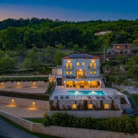 Villa Esarjo with Heated Pool and Sea View