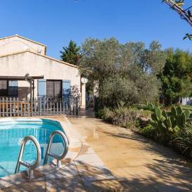 Provencal Mazet in Camargue, hotel v destinaci Arles