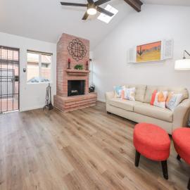 Central 2BR 2Bath Condo with Pool & Fireplace, viešbutis mieste Tusonas