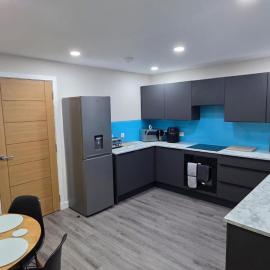 2 Bed House Sleeps 5 -Private Garden