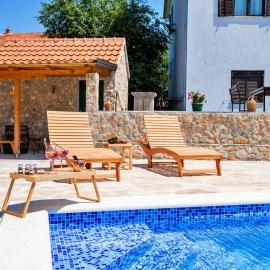 Holiday Home Pearl in Stone