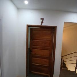 Wizzos Guesthouse, hotel di Sukuta