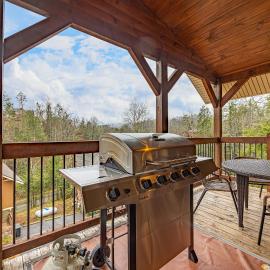 Hilltop Haven – 4BR Chalet with Indoor Pool, Theater Room, Sauna and Hot Tub