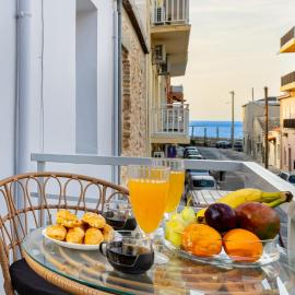 Sea & City - Luxury Seaside Maisonette with Private Rooftop Cinema - 50m from Beach & 300 m from Old Town