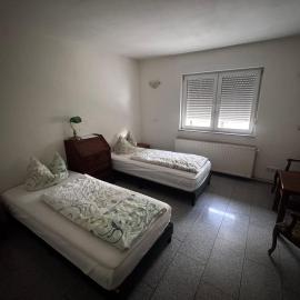 Gästezimmer Free WiFi 2P Gemeinschaftsbad, hotel u gradu Hausbreitenbach