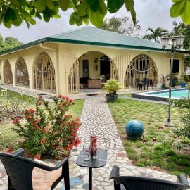 Eigen knusse bungalow met prive zwembad
