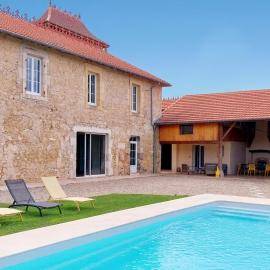 Gîte atypique au style industriel (Classé 4****), hotel in Feugarolles