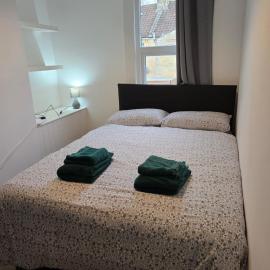 Comfort 3-Bedroom Zelda House, hotel en Bath