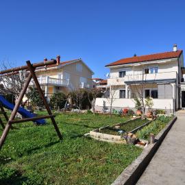 Apartment By the sea, hotel in Čižići