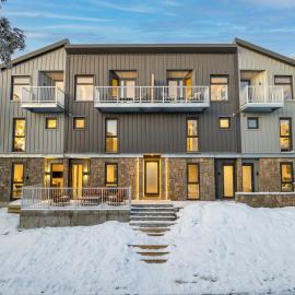 Mount Buller Chalet Easy 5 min Walk to Lifts Sleeps 12, hotel in Mount Buller