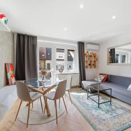 Haban Haus 2BR & Balcony Sleeps 8