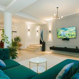 Therme - Corbeanca by The Lake Luxury Villa, hotel di Corbeanca