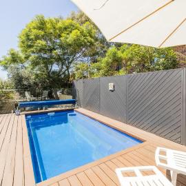 Viesnīca Belle Mer at the Bay, 86 Galoola Dr - Pool, Linen , Air Conditioning and Pet Friendly pilsētā Nelsonbeja