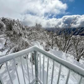 Spacious Mount Buller Chalet Sleeps 12、マウント・ブラーのホテル