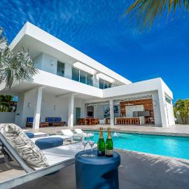 Oceanside 3 Bedroom Luxury Villa with Private Pool, 500ft from Long Bay Beach -V5, hotel in Providenciales