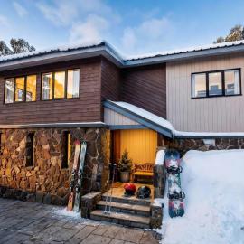 Cosy Mount Buller Alpine Chalet Sleeps 12, hotel u gradu Maunt Buler