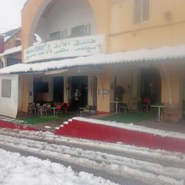 Hôtel des cedresazrou，艾茲魯的飯店