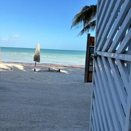 Mittoz House with beach access in Holbox downtown, hotel i Isla Holbox