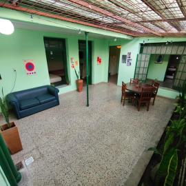 Lo de Miguel - Casa grande con estacionamiento privado, hotel u gradu Estación Las Flores