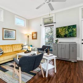 Cozy 1BR Cottage Near DT Farmers Market & Baylor, хотел в Уако