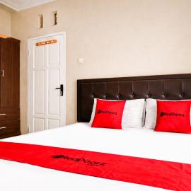 Viesnīca RedDoorz Syariah at Cimahi pilsētā Cimindi